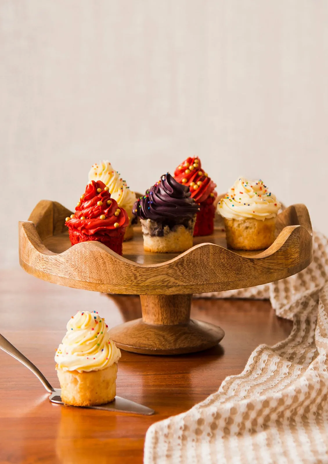 Scalloped Wood Pedestal Stand