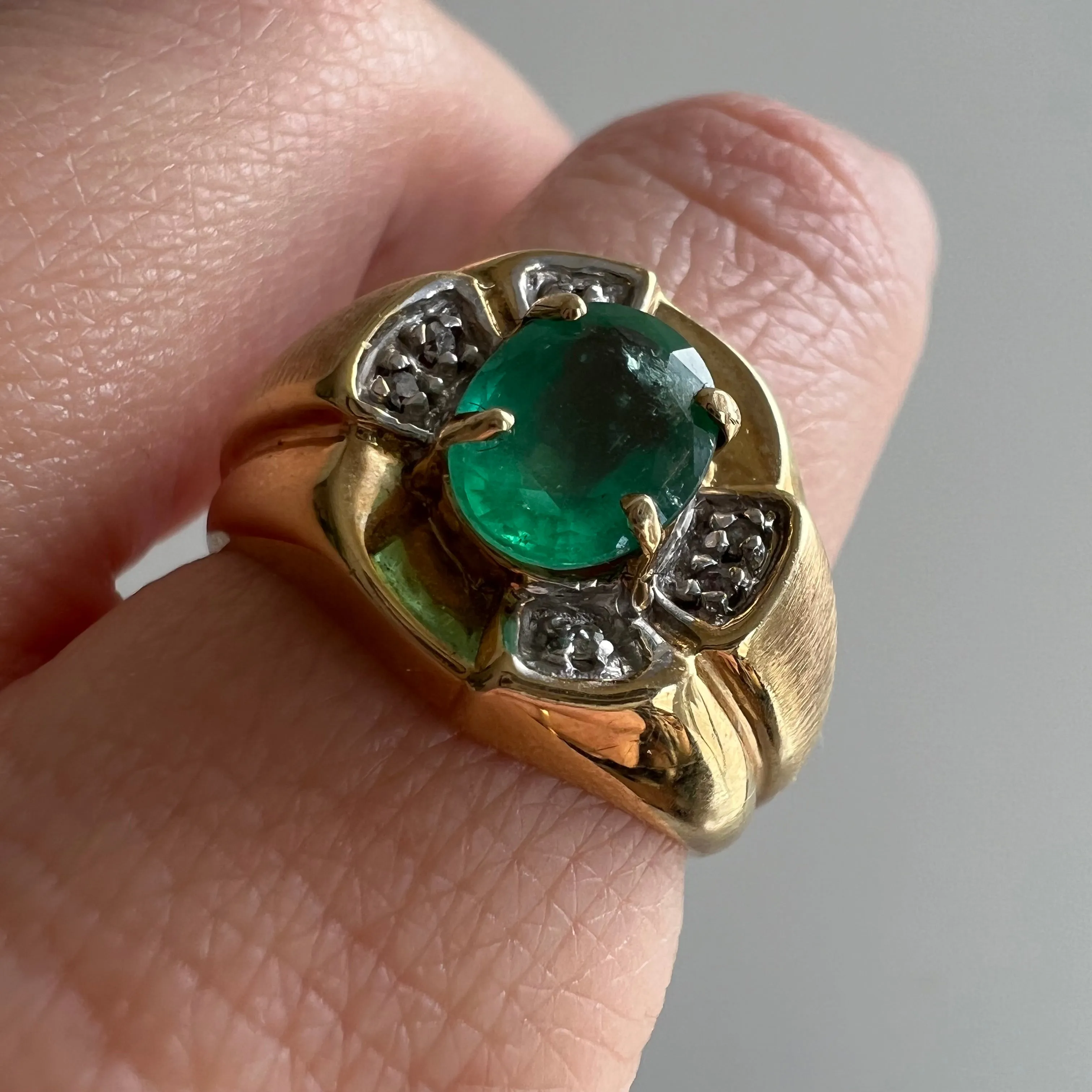 V I N T A G E // enviable green / 10k gold, emerald and diamonds / size 6